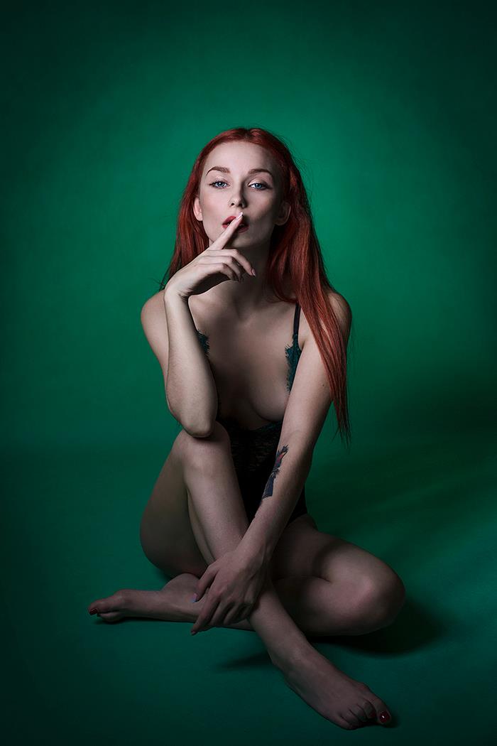 Female model photo shoot of KrzywaDiva in Poland