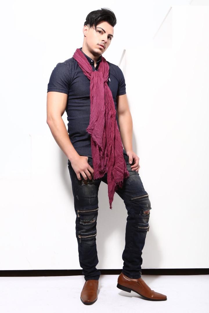 Male model photo shoot of angelizlive