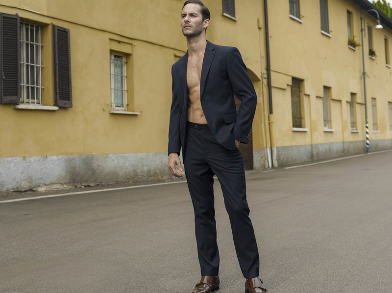 Male model photo shoot of Luccas De Capra