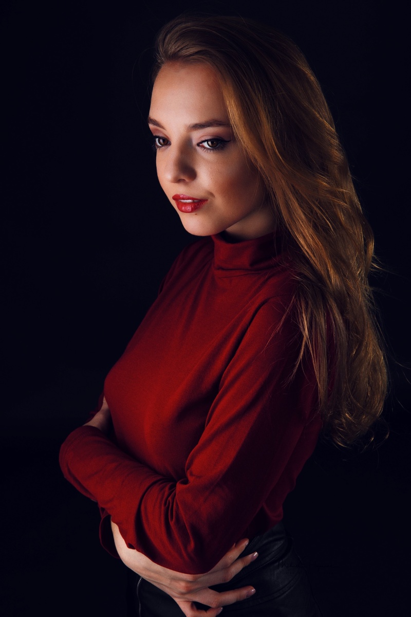 Female model photo shoot of Anna12