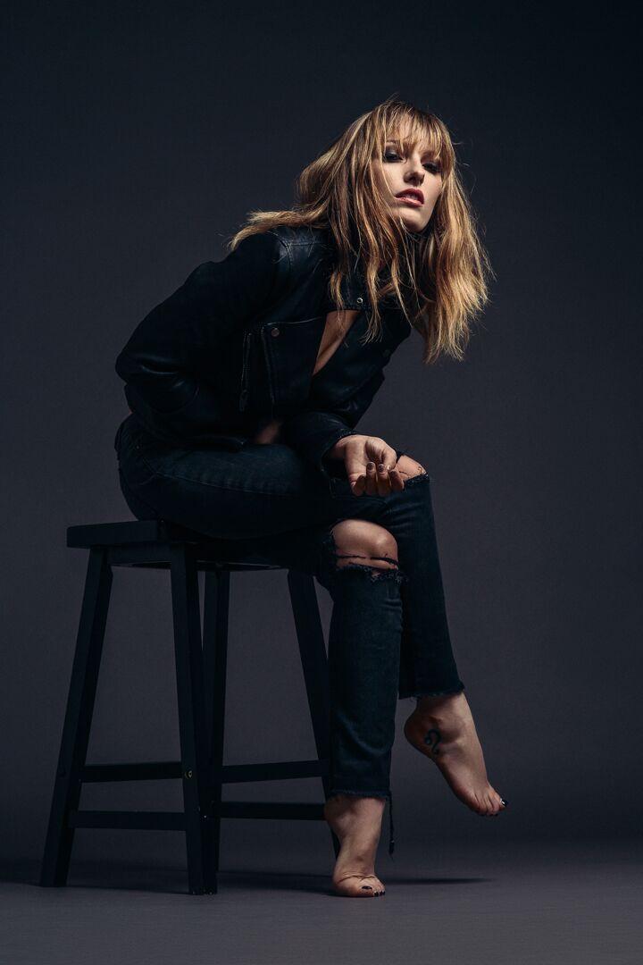 Female model photo shoot of Amanda Shepherd