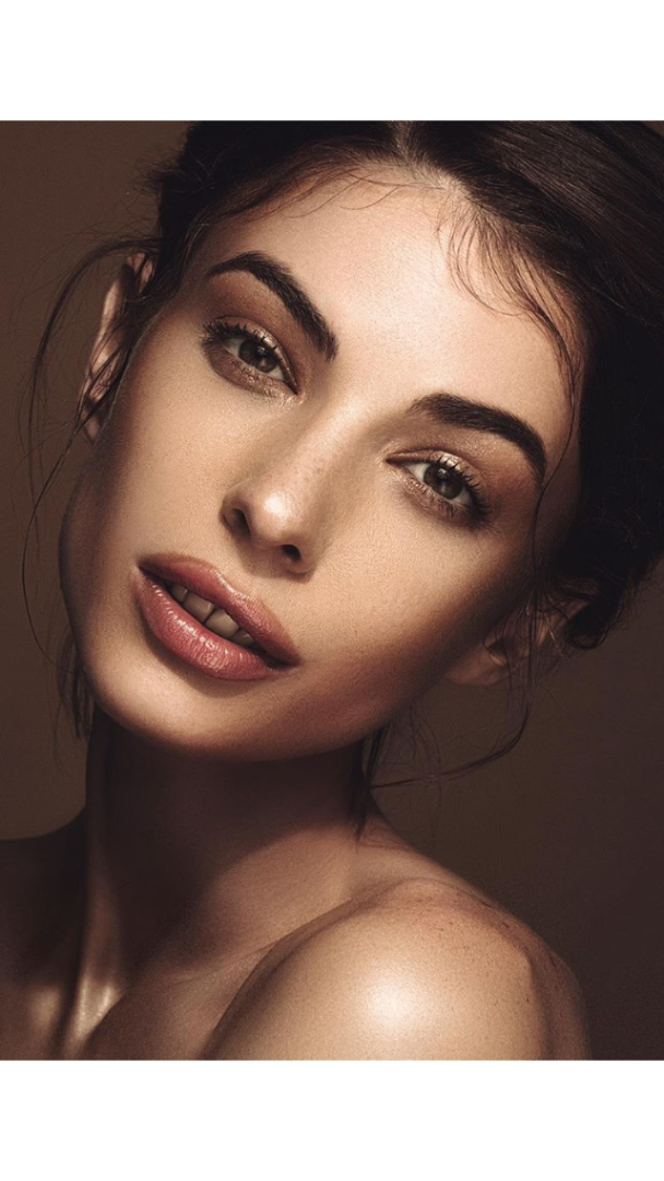 Female model photo shoot of Alina Simota