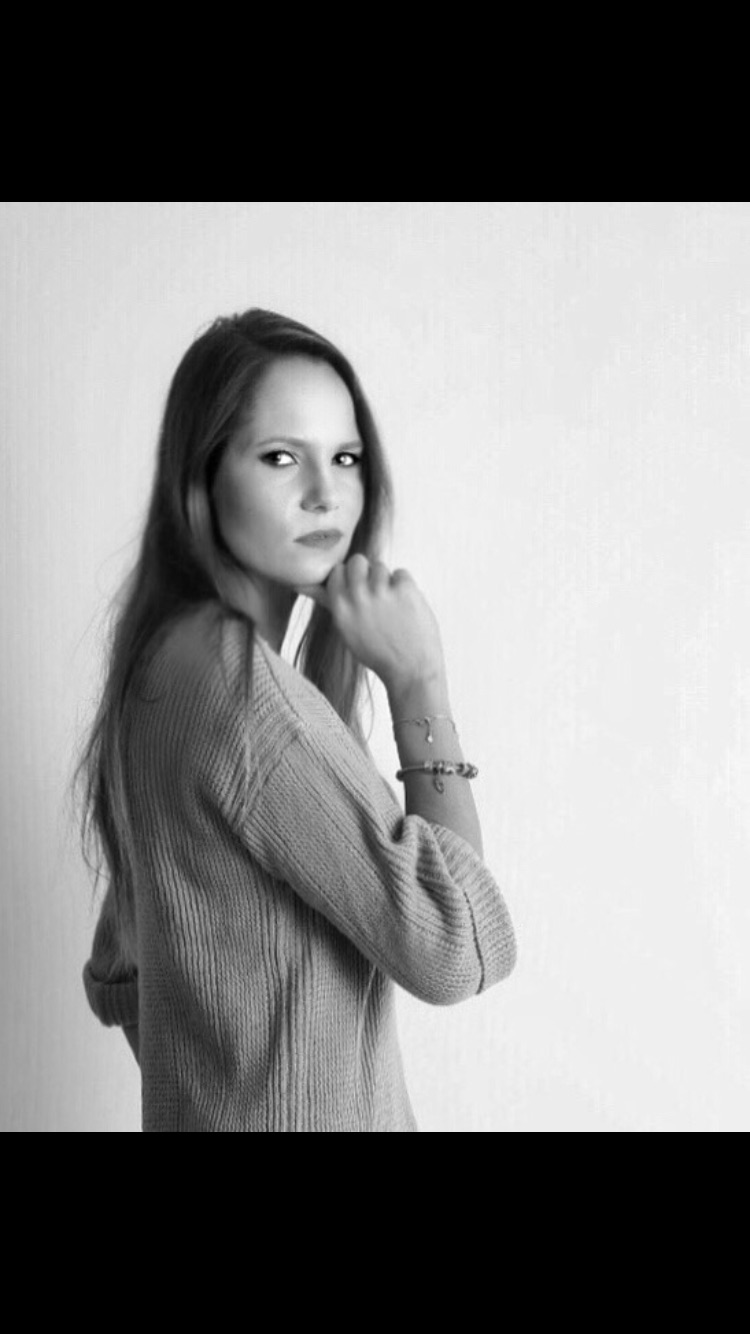 Female model photo shoot of Karolina_S