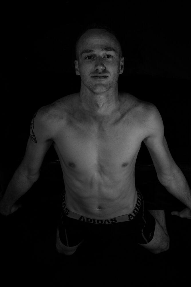 Male model photo shoot of Aaron Wilson