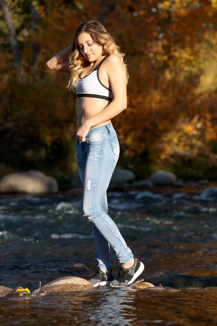 Female model photo shoot of Recsedy17