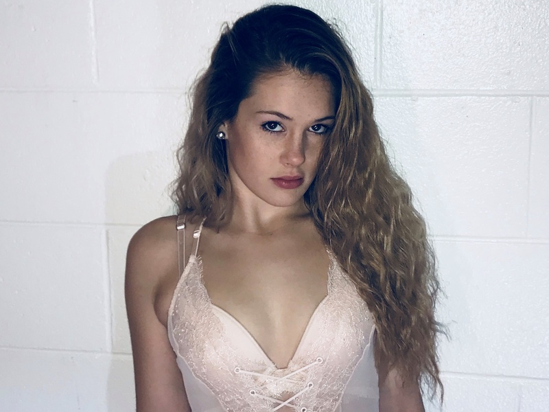 Female model photo shoot of cheyennexxx
