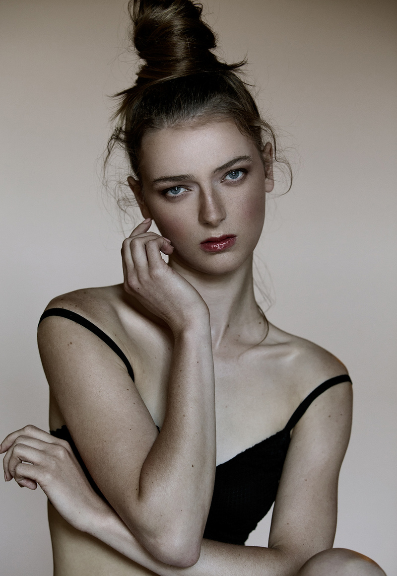 Female model photo shoot of Joanna Vnukovska