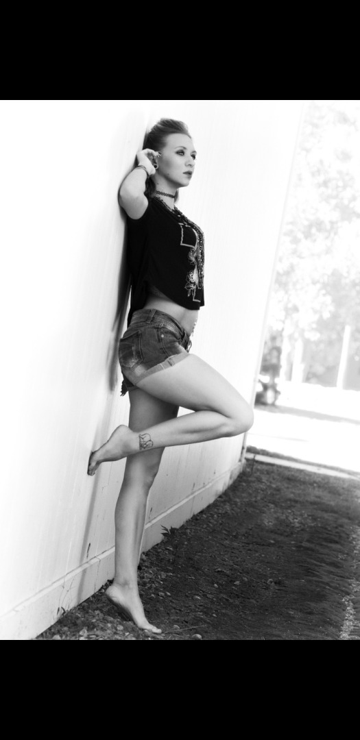 Female model photo shoot of Amanda Tesla by MT Edwards