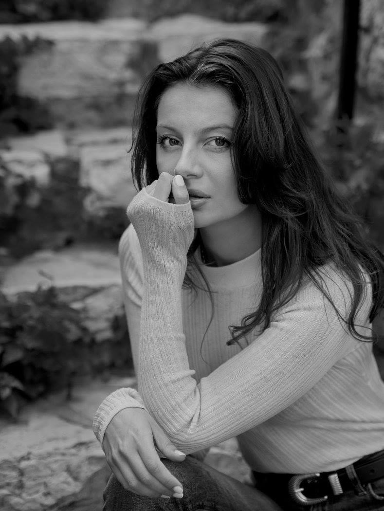 Female model photo shoot of Victoria Rotchenkova