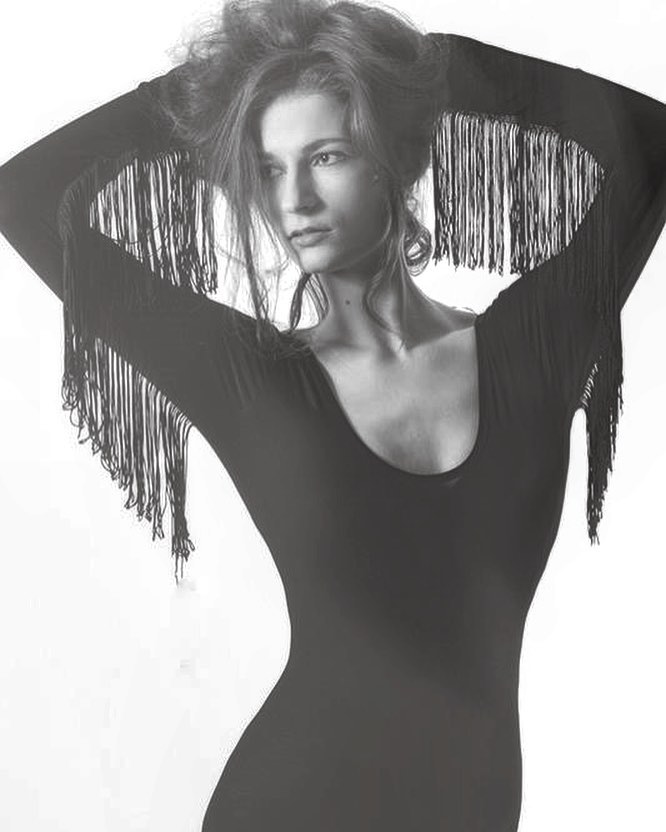 Female model photo shoot of Ashleigh Holder5