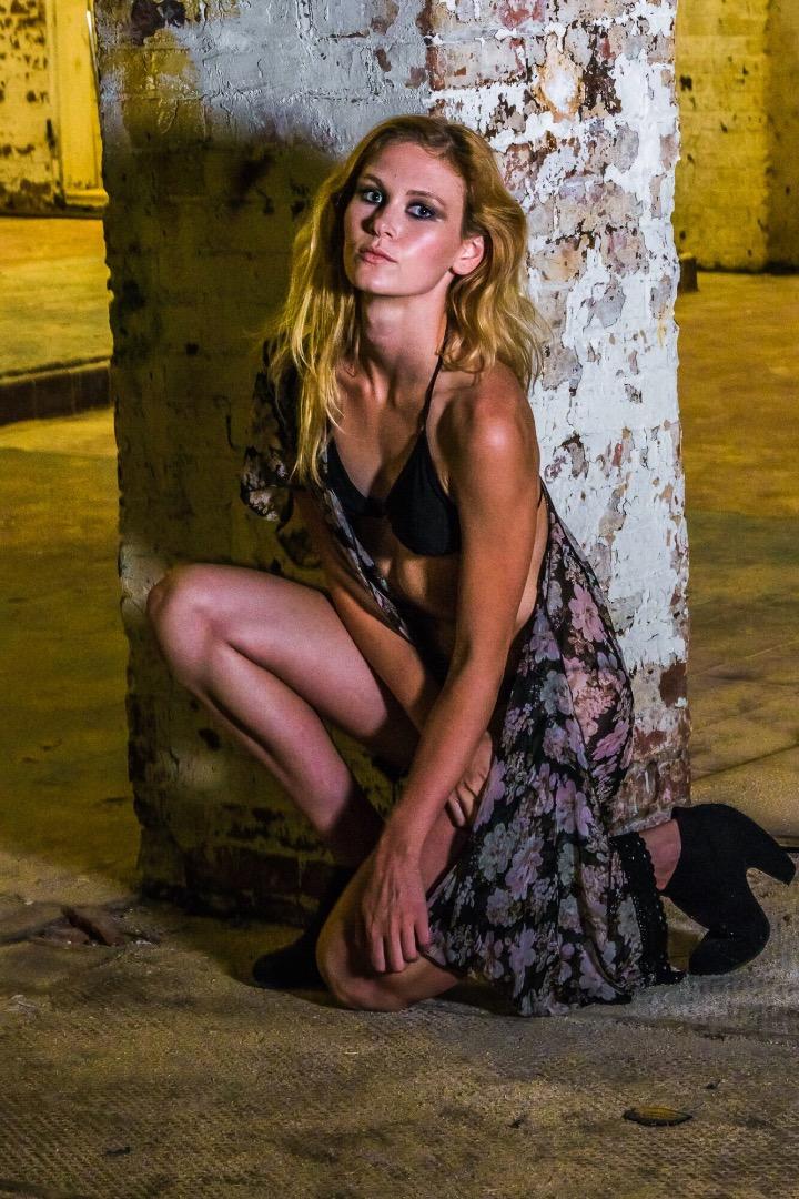 Female model photo shoot of RobynKarabin