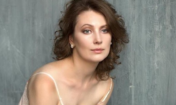 Female model photo shoot of Olga SottoVoce