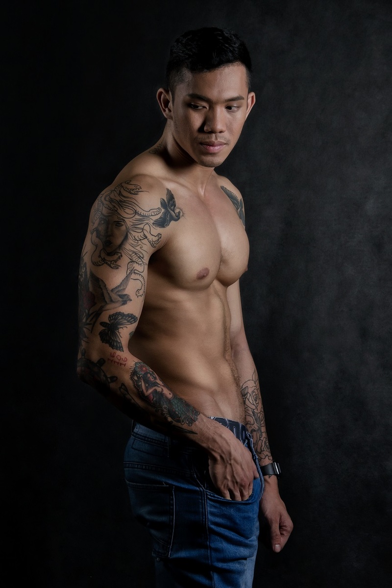 Male model photo shoot of mcvenify