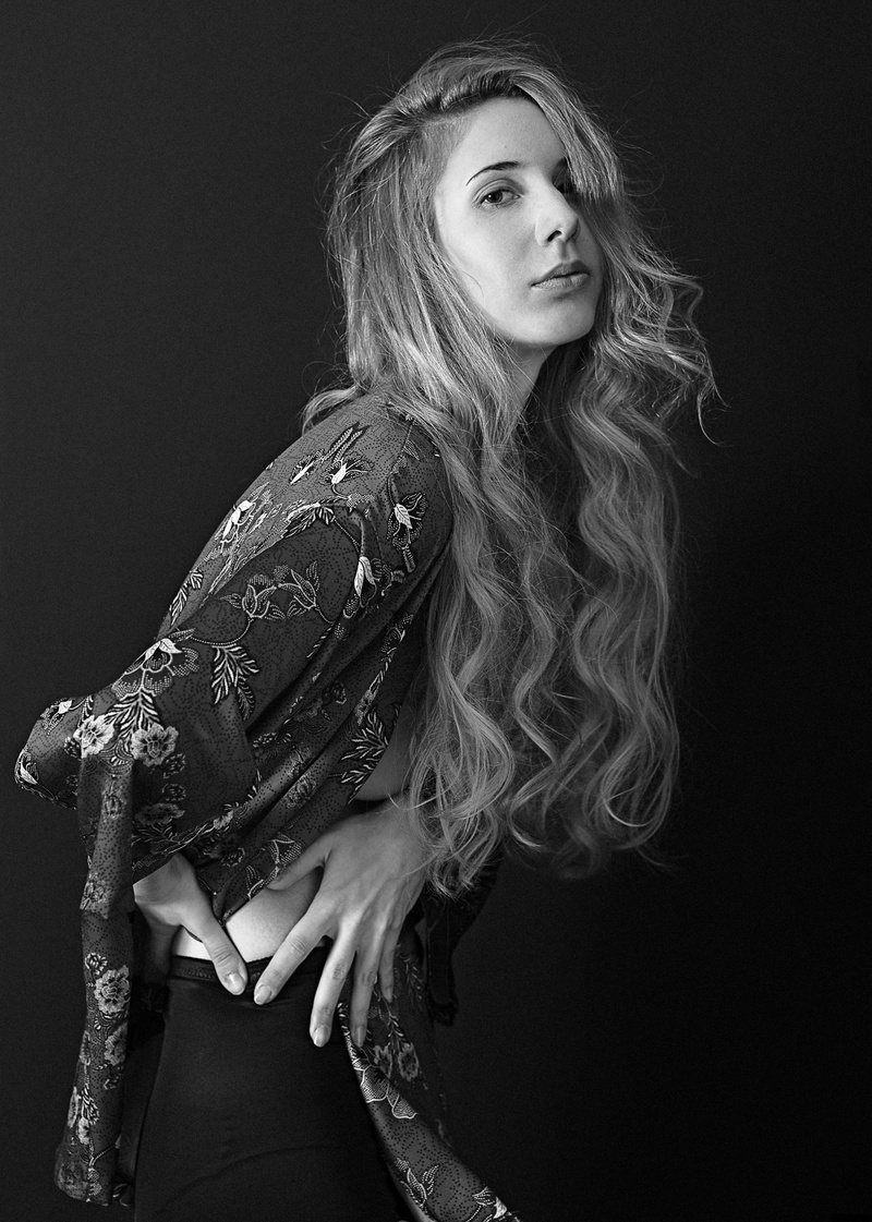 Female model photo shoot of Jade Vett