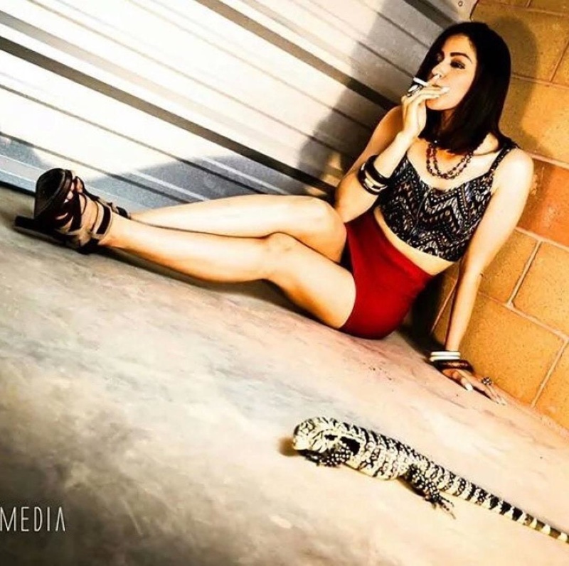 Female model photo shoot of Isela Arango