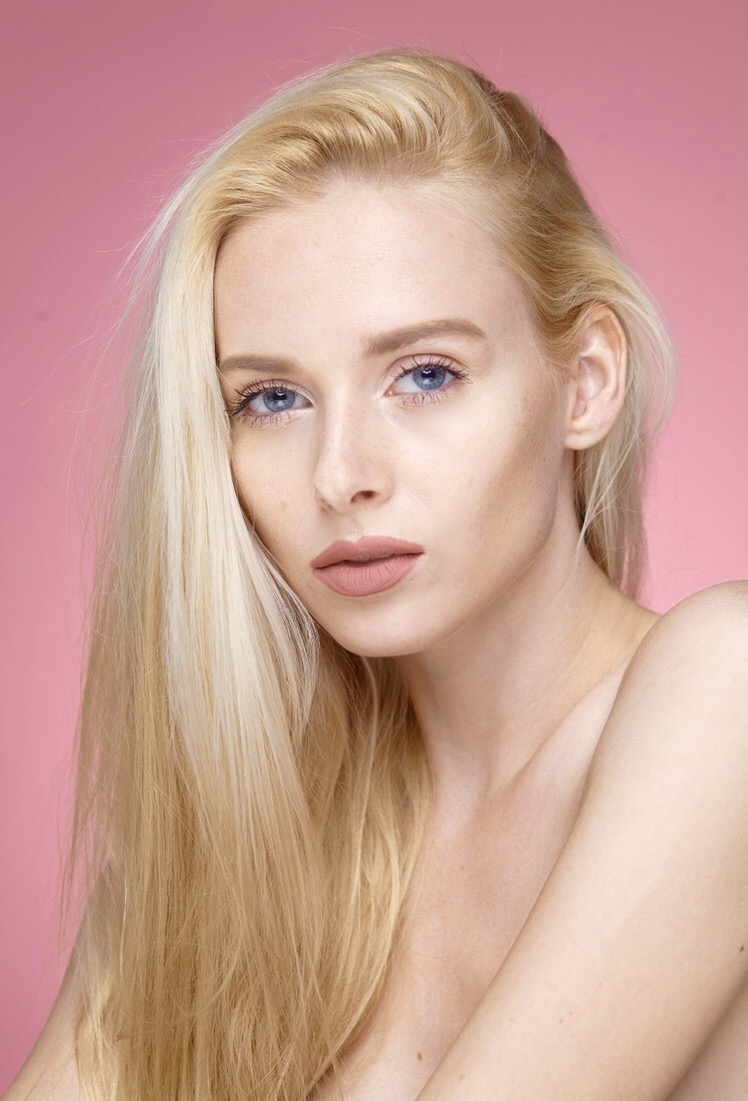 Female model photo shoot of VeronikaRobotkova1