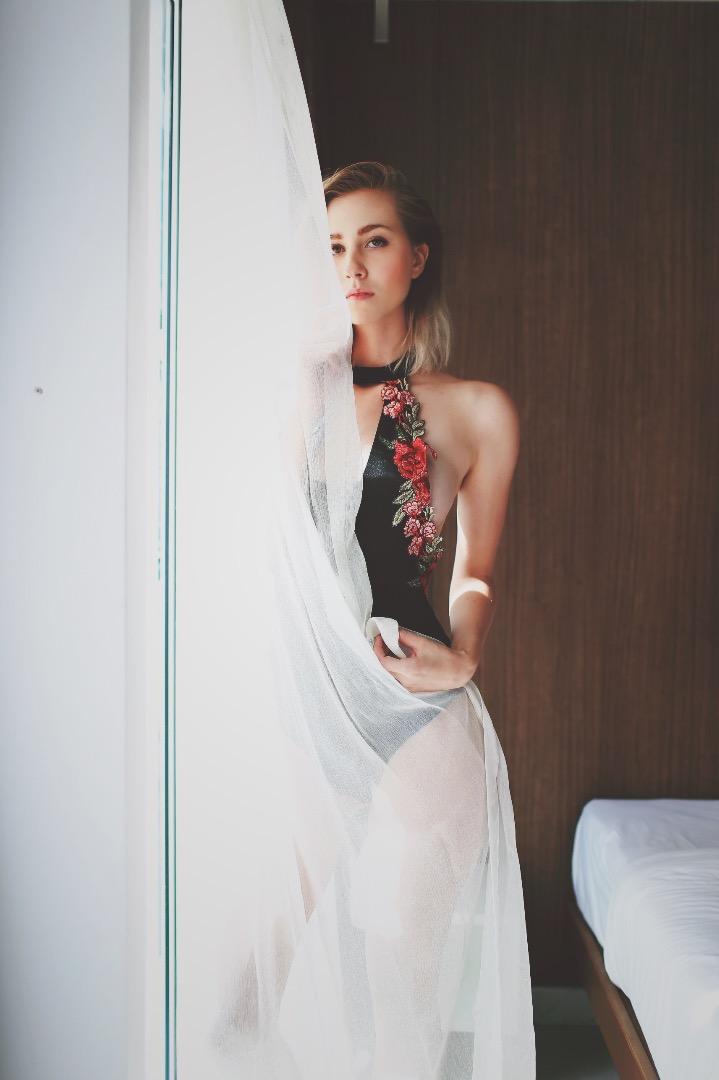 Female model photo shoot of Maria_prik