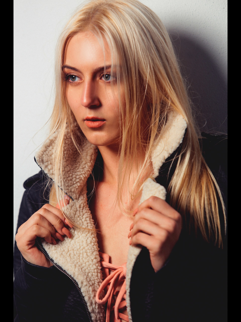 Female model photo shoot of Angelika Malinowska