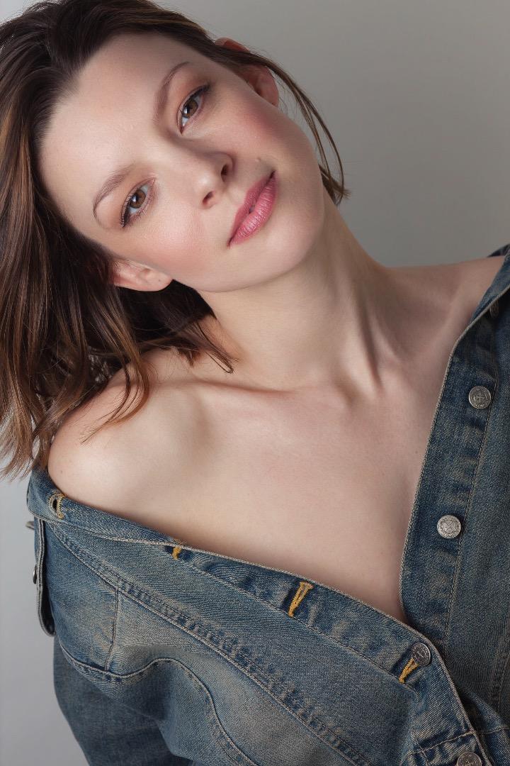 Female model photo shoot of Vanessa Bartlett