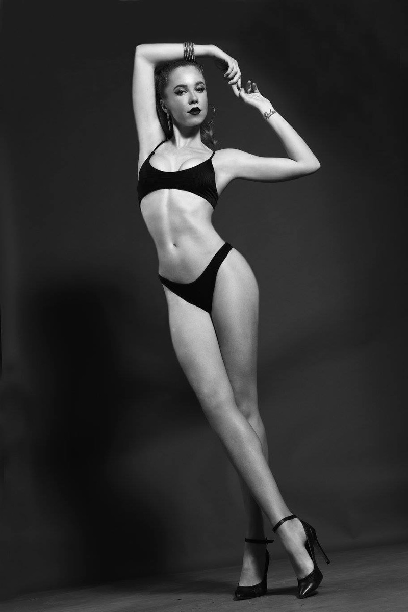 Female model photo shoot of maria_duda