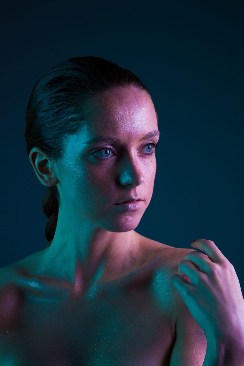Female model photo shoot of JanineKreil