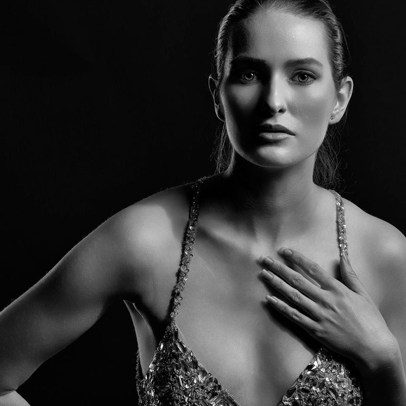 Female model photo shoot of Lauren Elizabeth M in Imaging USA