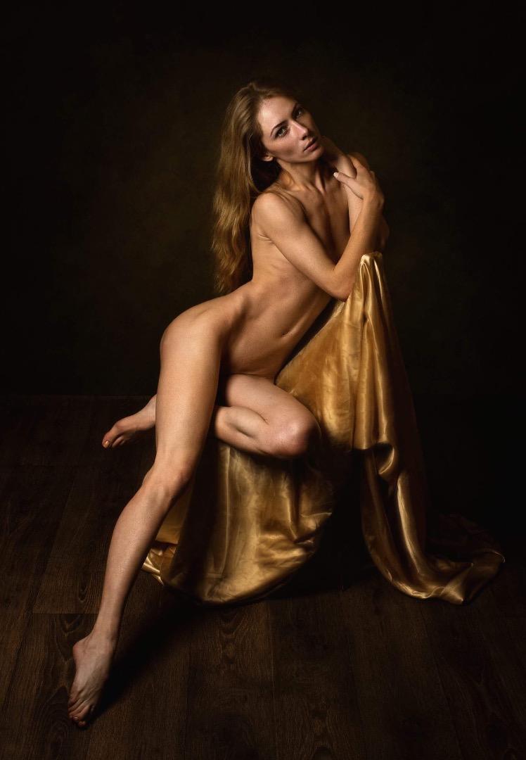 Female model photo shoot of Eleonora