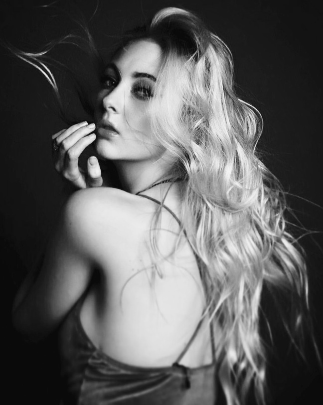 Female model photo shoot of Amberfarndon