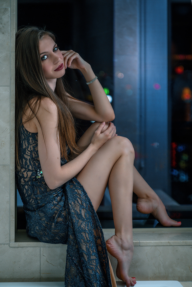 Female model photo shoot of Jessica Dawn W by fourworlds 