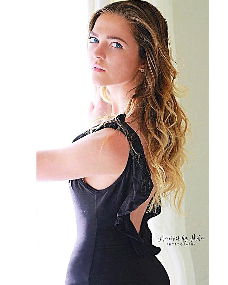 Female model photo shoot of Ashley Hartwick