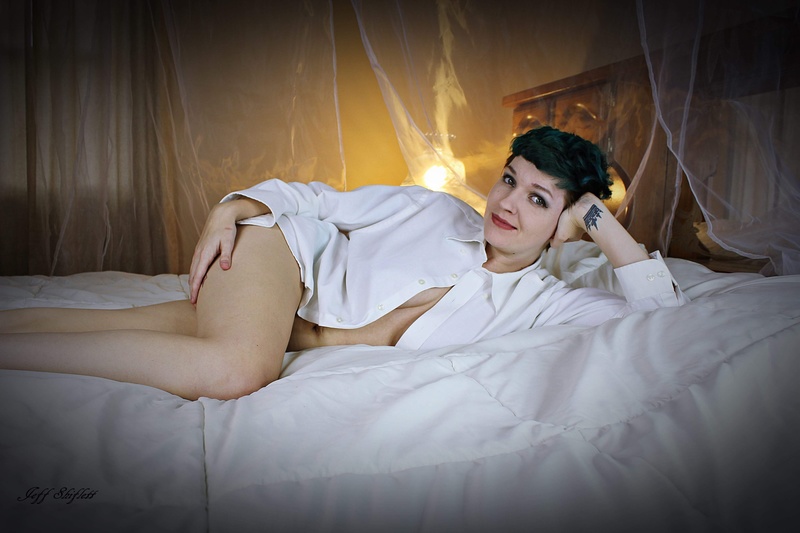 Female model photo shoot of HayleyCakes95