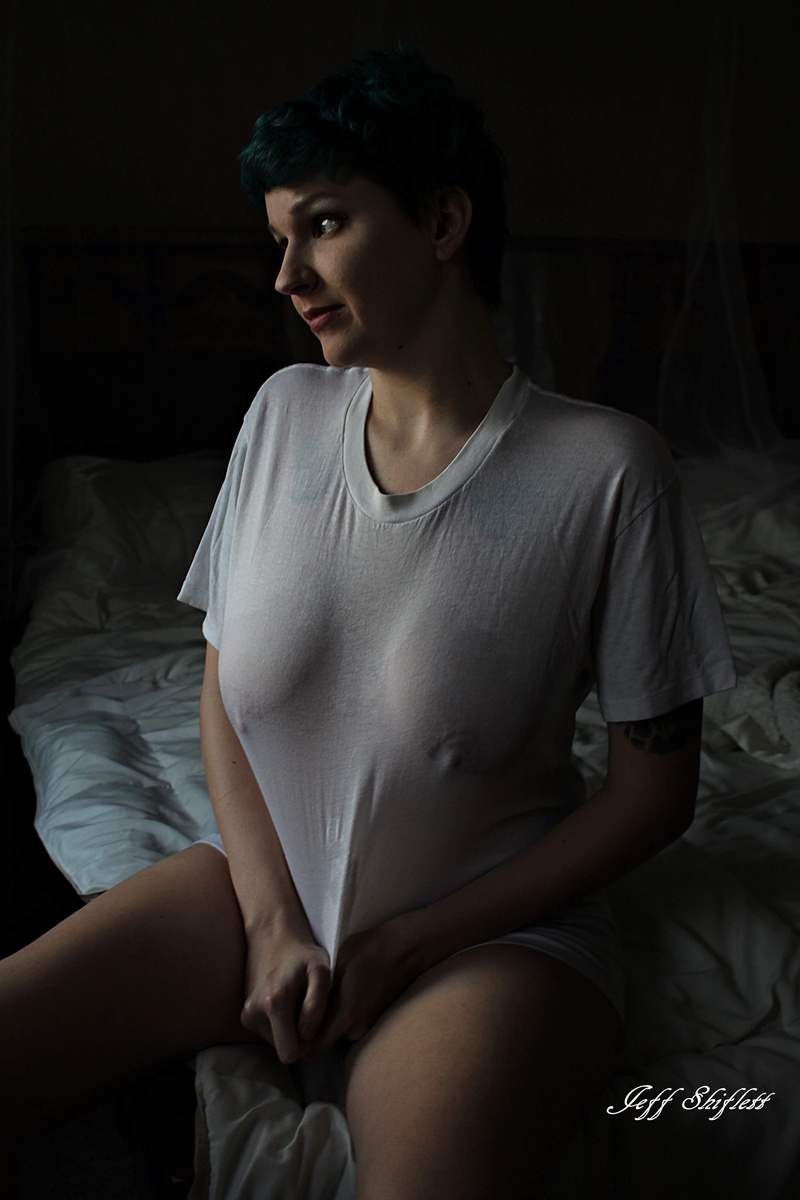 Female model photo shoot of HayleyCakes95