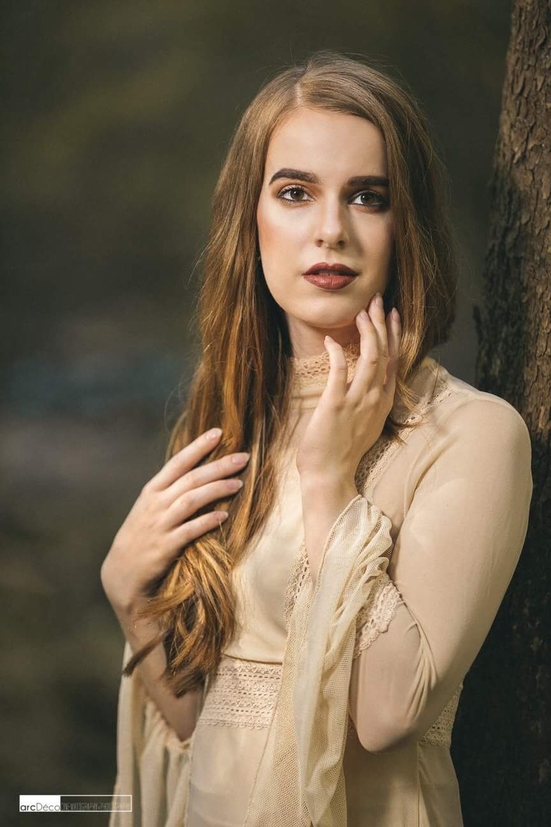Female model photo shoot of Ivy Sublime