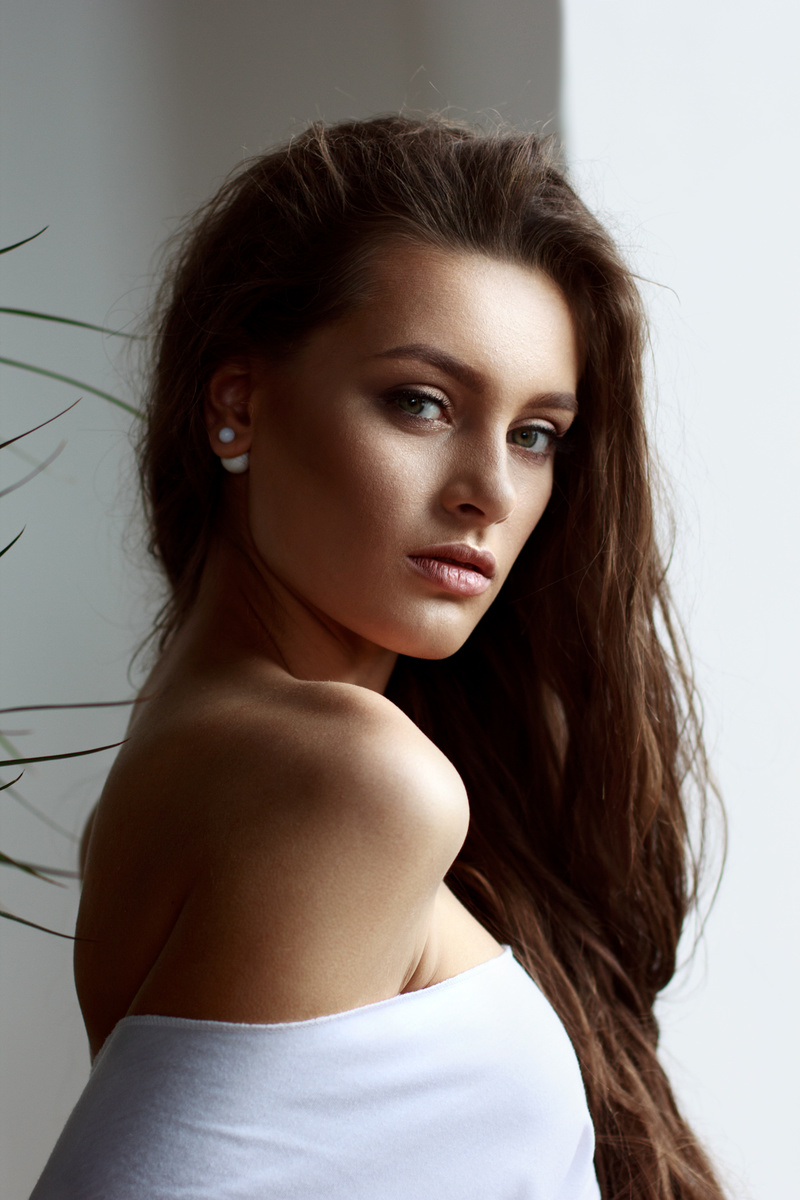 Female model photo shoot of Tania Bruk