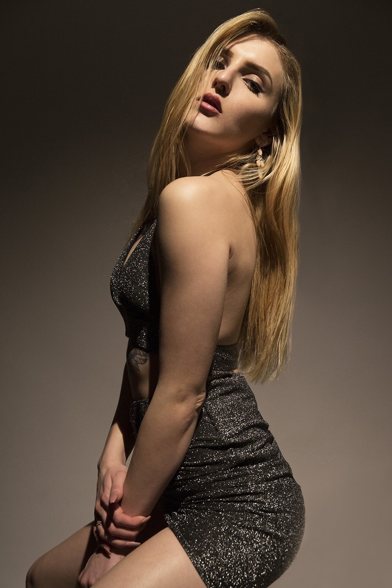 Female model photo shoot of martyna02