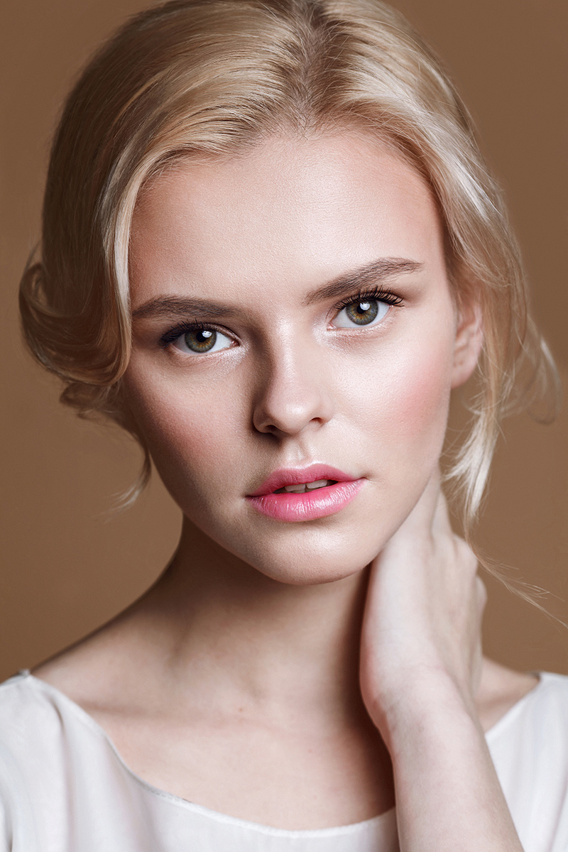 Female model photo shoot of Daria Romanenko