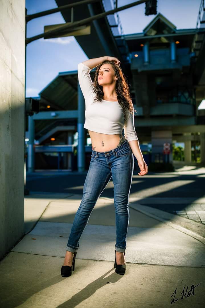 Female model photo shoot of Allison Ronconi
