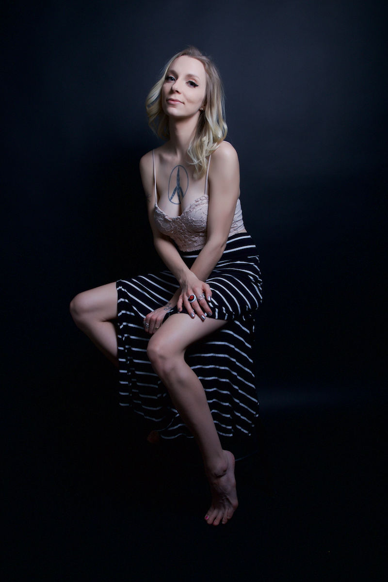 Female model photo shoot of Elizabeth Joyy