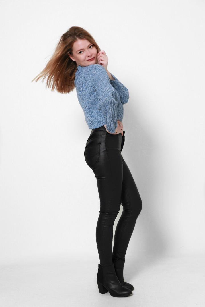 Female model photo shoot of AmyJayne 