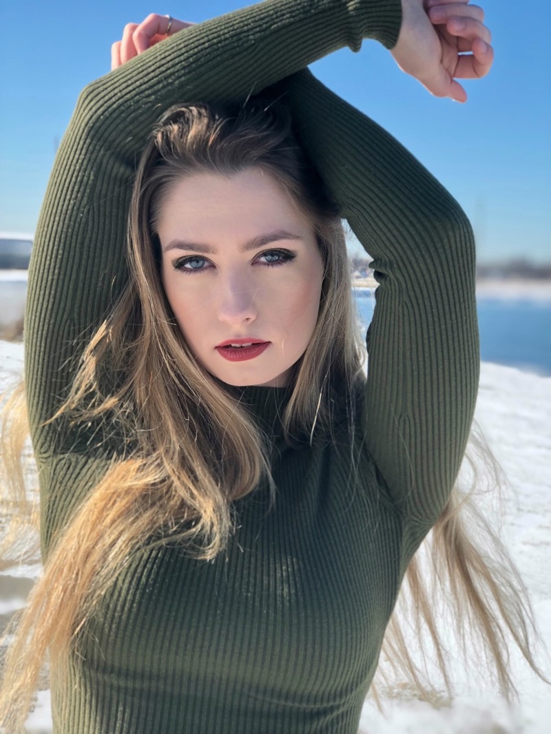 Female model photo shoot of Joy Logan