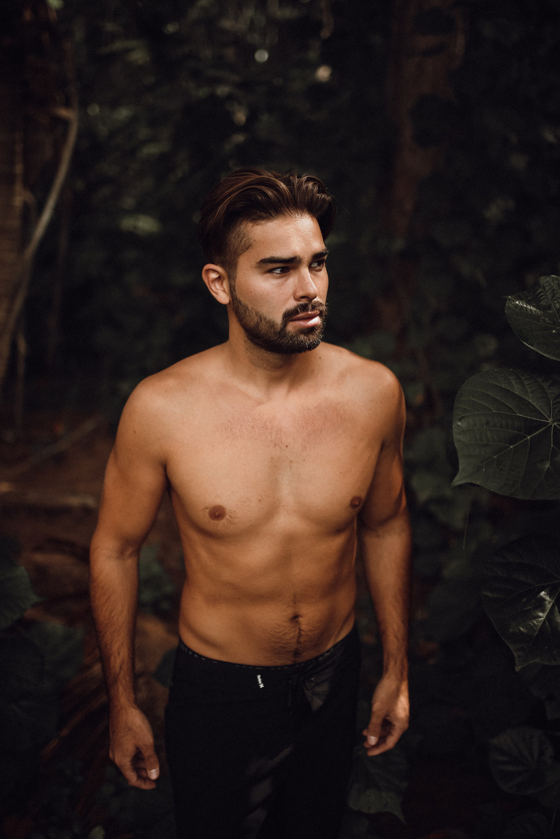 Male model photo shoot of Vittorio_Savcenco in Hawaii