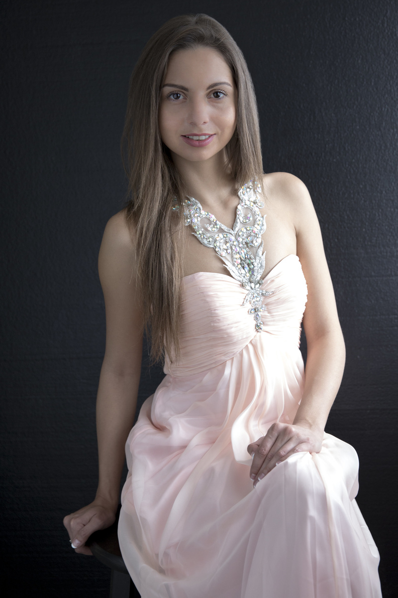 Female model photo shoot of DariaYurijevna