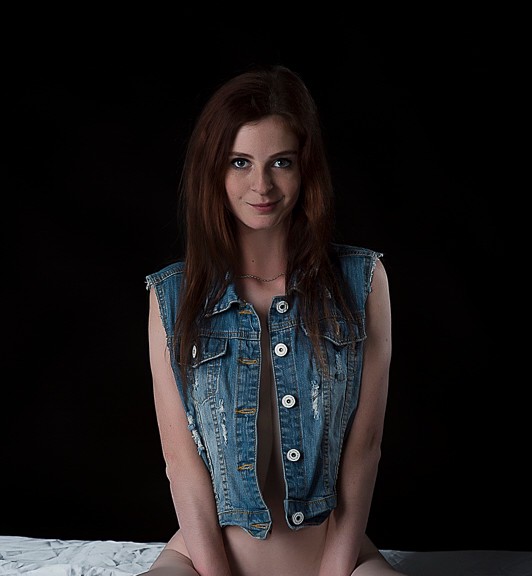 Female model photo shoot of Amanda_hugnkiss