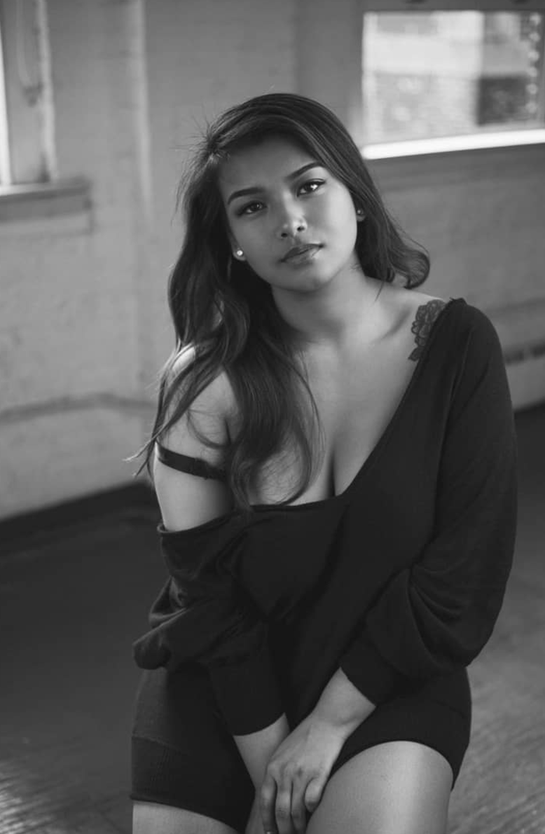 Female model photo shoot of Enknowme  by Alejandro Cerdena in Pratt