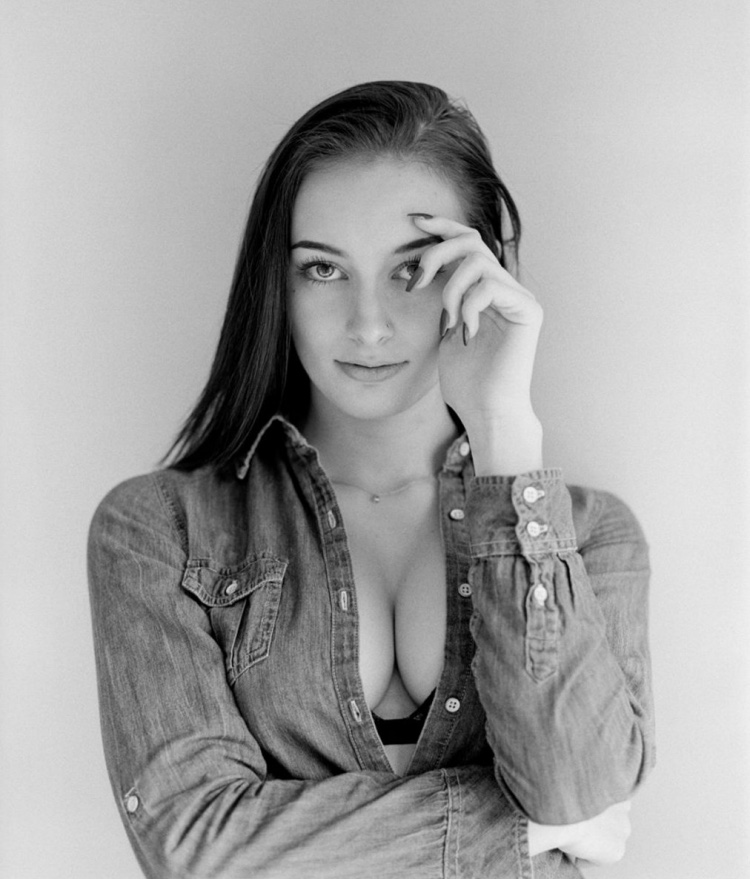 Female model photo shoot of Sarahgray354 