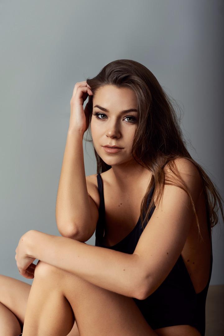 Female model photo shoot of Stephanie Manescu
