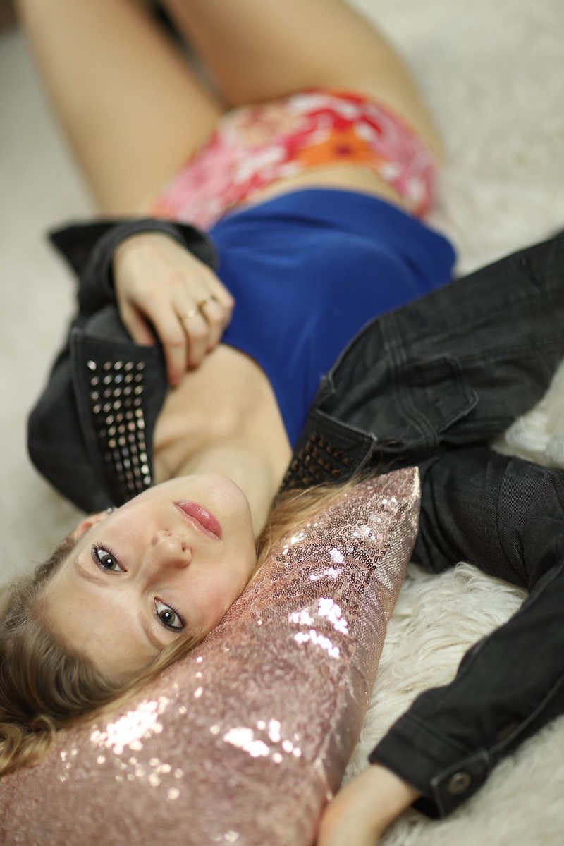 Female model photo shoot of SuzyB