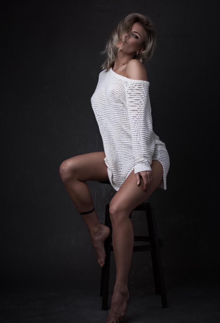 Female model photo shoot of AlexandraKa