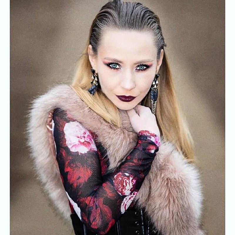 Female model photo shoot of cristina_kovacs 