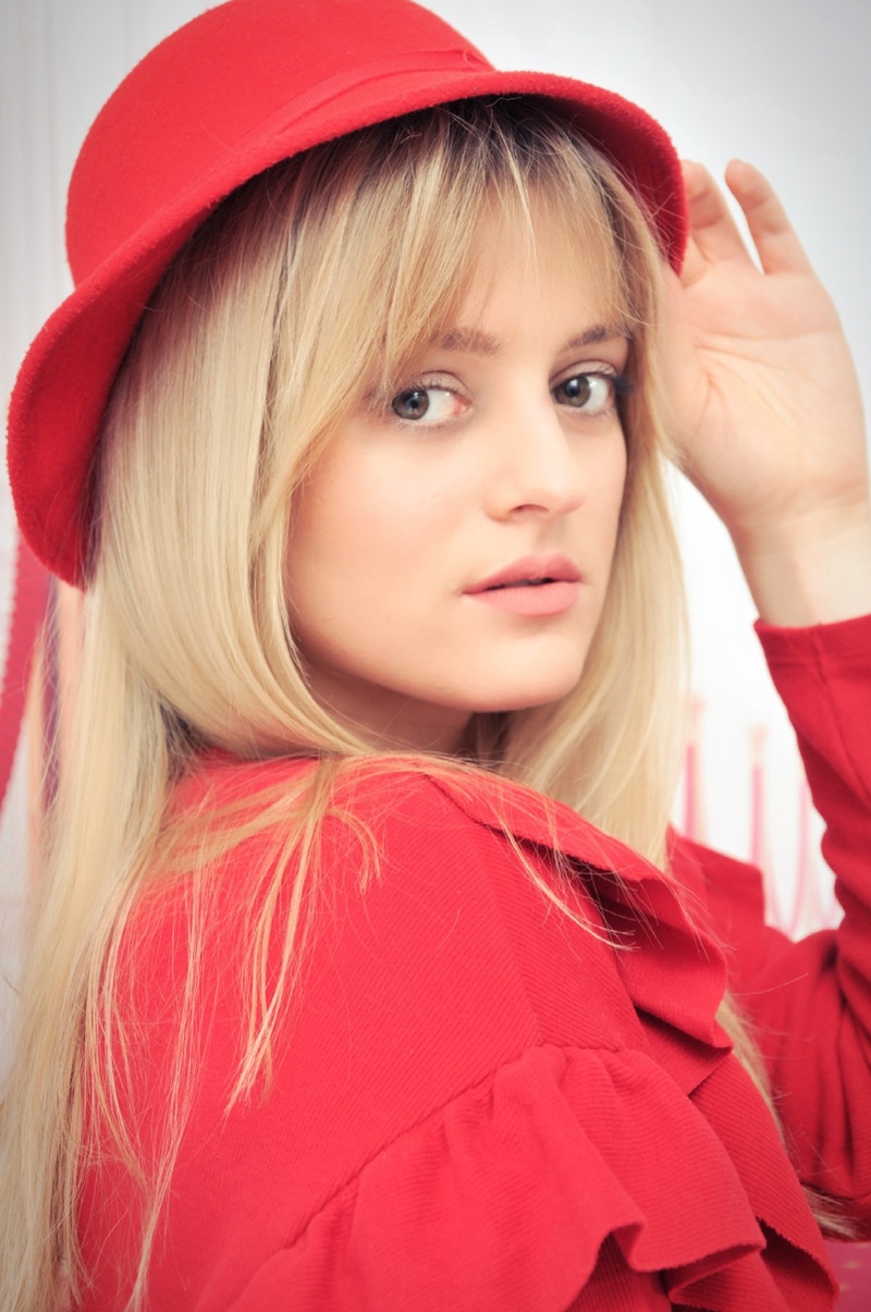 Female model photo shoot of Olgakane